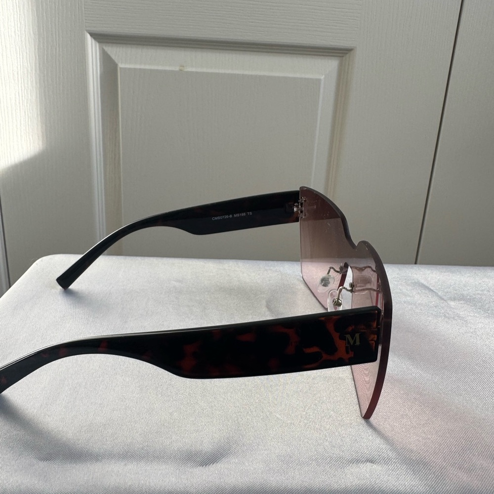 Martha Stewart Rose-Tinted Sunglasses NWOT - Picture 3 of 5